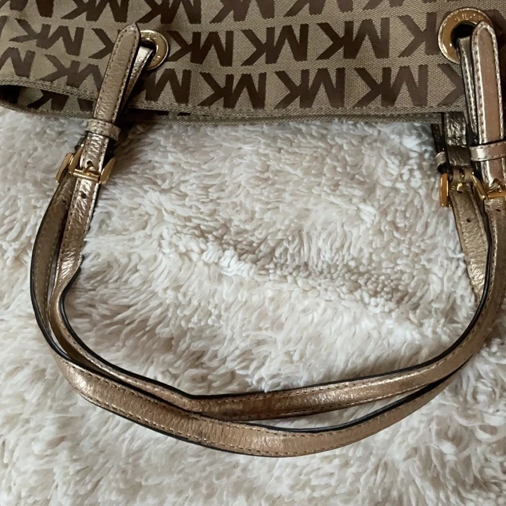 MICHAEL KORS BEIGE CAMEL GOLD SIGNATURE HANDBAG MD TOTE - Picture 9 of 16